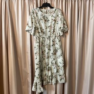 Beautiful cream floral dress, belt comes with and great for spring and summer!